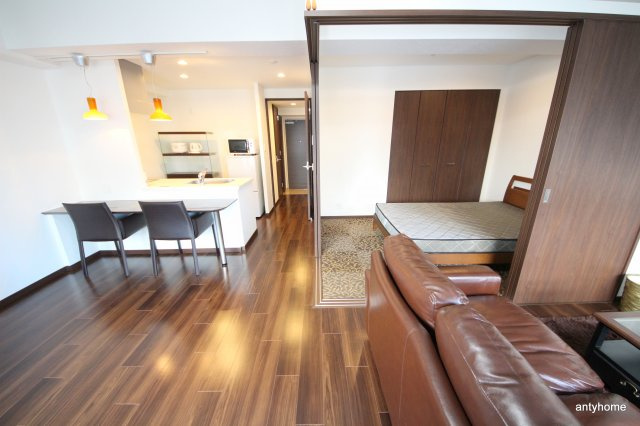 セレニテ梅田北プレミアム　仲介手数料無料の居間・リビング