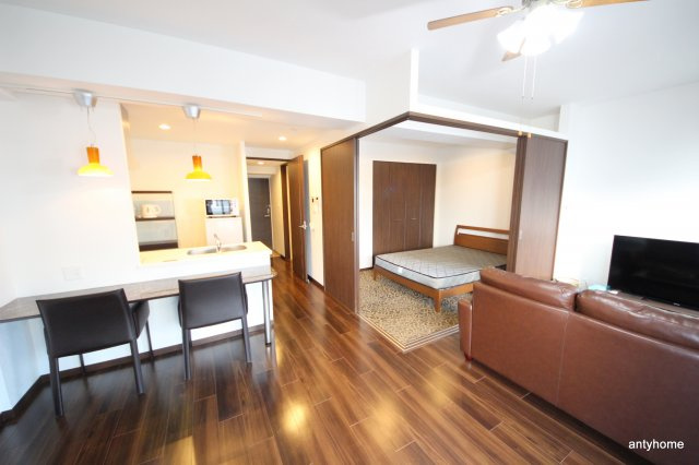 セレニテ梅田北プレミアム　仲介手数料無料の居間・リビング