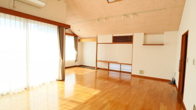 ミレ栄町貸家の洋室