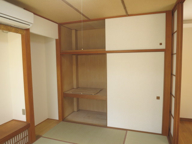 ミレ栄町貸家の収納