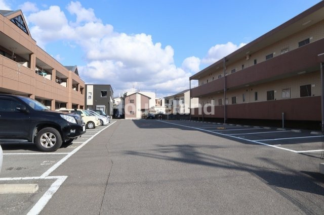 ノースタツノⅠの駐車場