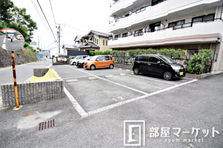 【駐車場】
