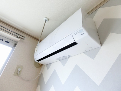 【設備】 | エステートアイⅤ | 暑い夏や寒い冬に大活躍のエアコン付きです☆冷暖房完備で1年中快適に過ごせます♪