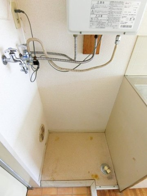 【設備】 | エステートアイⅤ | キッチン横にある室内洗濯機置き場です♪室内に置けるので洗濯機が傷みにくい☆