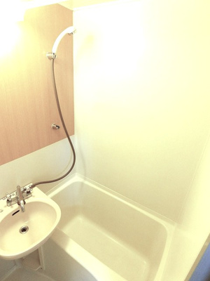 【浴室】 | エステートアイⅤ | ユニットバスでお掃除らくらく☆浴室内に洗面台・トイレ付きです♪お風呂に浸かって一日の疲れもすっきりリフレッシュ♪