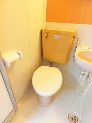 【トイレ】 | エステートアイⅤ | バスルームにあるトイレです！水廻りのお掃除が一気にできちゃいますね☆