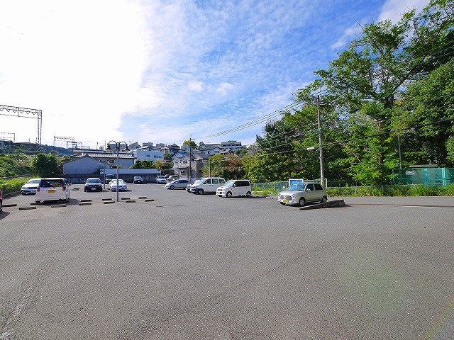 ヒルコート鳥見の駐車場|駐車場があります