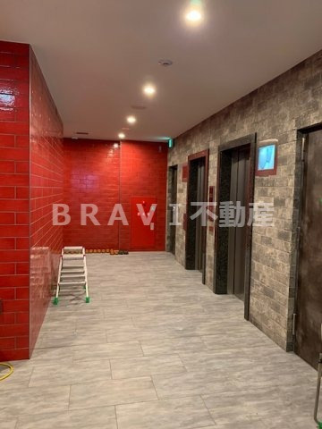 プレサンス谷町九丁目駅前　BRAVI不動産のロビー|【プレサンス谷町九丁目駅前】落ち着いたロビーです