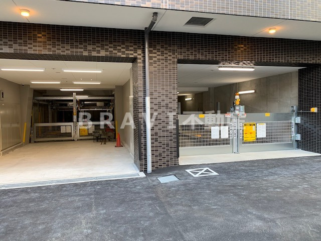 プレサンス谷町九丁目駅前　BRAVI不動産の駐車場|【プレサンス谷町九丁目駅前】駐車場に車を止められます