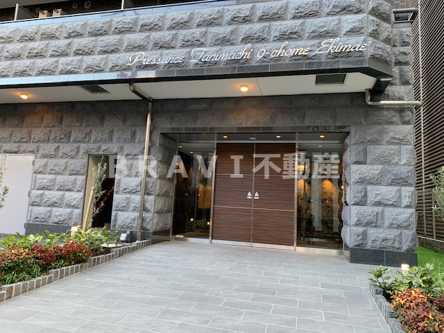 プレサンス谷町九丁目駅前　BRAVI不動産のエントランス|【プレサンス谷町九丁目駅前】清潔なエントランスです