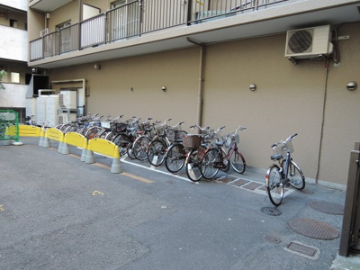 【その他共用部分】 | サンコート大通公園 | 駐輪場スペースです。
年額1,000円(空き状況は担当者までご確認下さい。)