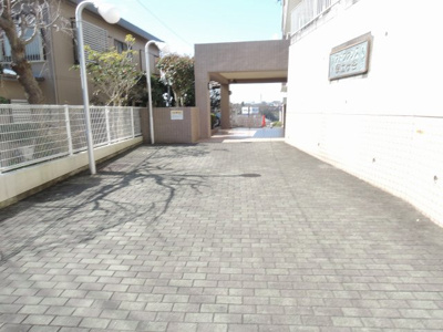 【エントランス】 | アドヴァンス保土ヶ谷 | JR横須賀線・湘南新宿ライン「保土ヶ谷」駅徒歩5分と好立地。
通勤時間の短縮でご家族と過ごす時間を増やす事が出来ます。