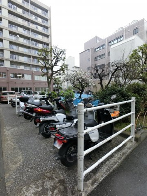【その他共用部分】 | 根岸駅前ビル | バイク置場です。