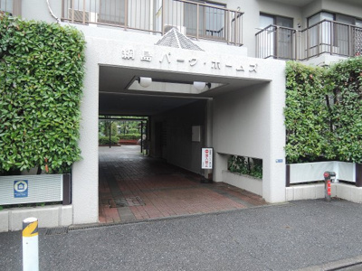 【エントランス】 | 綱島パーク・ホームズA棟 | 東急東横線「綱島」駅徒歩16分、横浜市営地下鉄グリーンライン「高田」駅徒歩12分。
