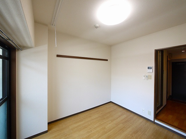 コーポひろおかの洋室|使い勝手のいい洋室です