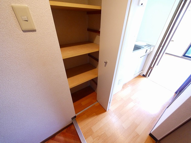 コーポひろおかの収納|ちょっとした収納スペースも充実しています
