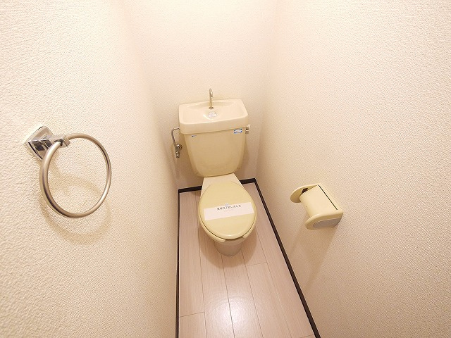 コーポひろおかのトイレ|ゆったりとした空間のトイレです