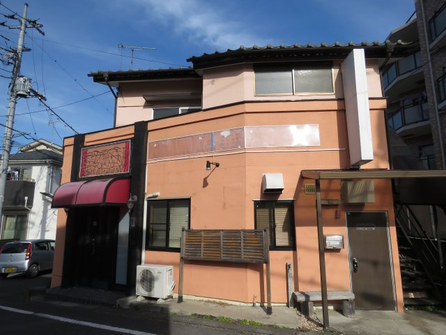 鶴ケ丘住居付店舗の外観