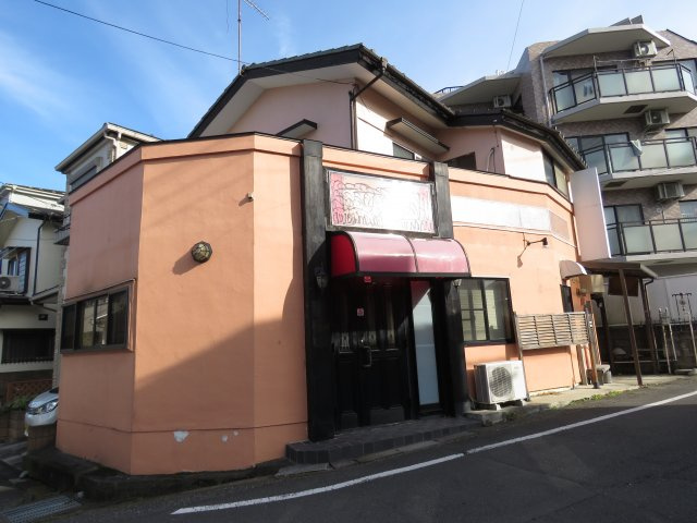 鶴ケ丘住居付店舗の外観