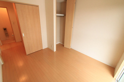 【洋室】 | シャーメゾン秋山Ｂ | 使い勝手のいい洋室です