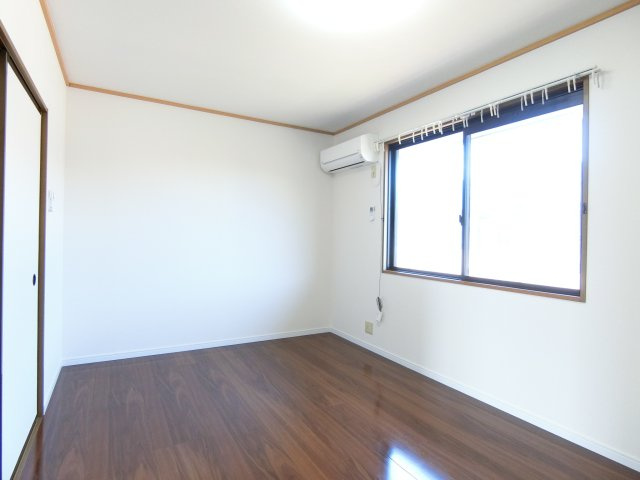 サン・ルミエールD棟の洋室