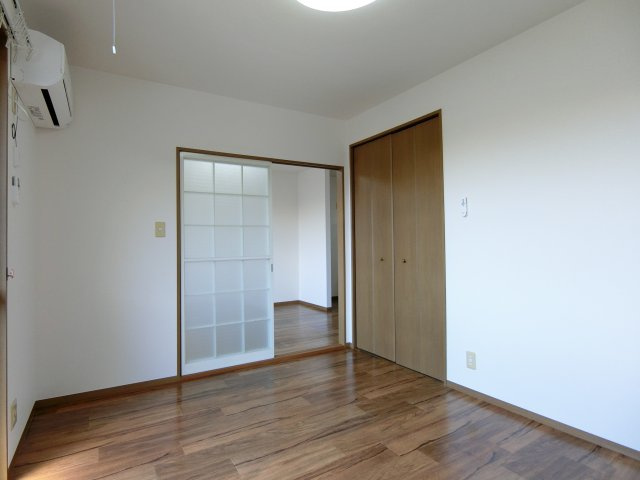 サン・ルミエールD棟の洋室