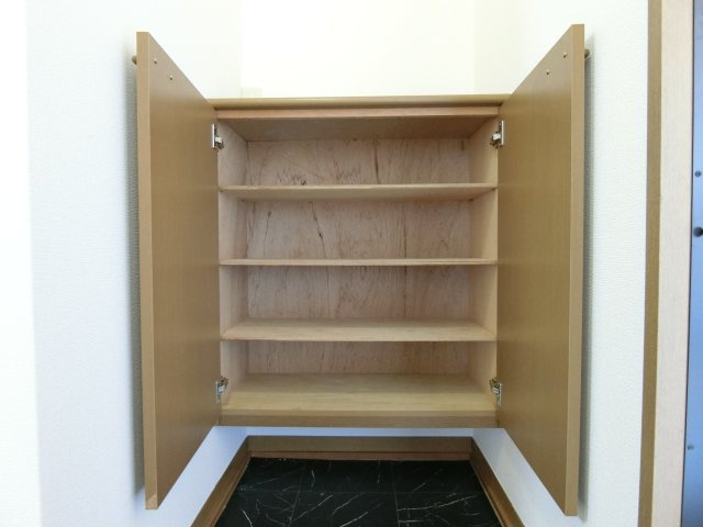 サン・ルミエールD棟の収納