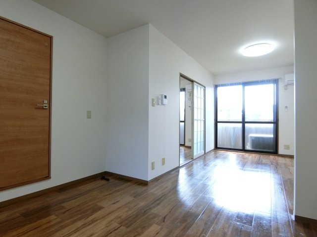 サン・ルミエールD棟の居間・リビング