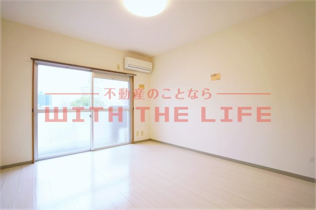 プライマリー花畑駅西【キャッシュバック対象】の居間・リビング|ゆったり過ごせるリビングです