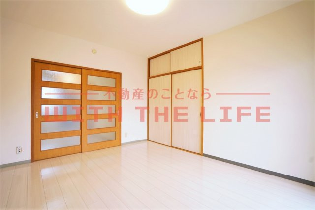 プライマリー花畑駅西【キャッシュバック対象】の居間・リビング|使いやすいリビングです