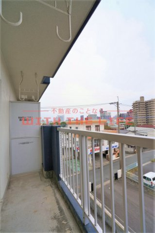 プライマリー花畑駅西【キャッシュバック対象】のバルコニー|外からの目が気にならないバルコニーで洗濯物が干せます