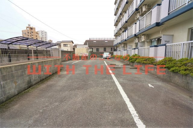 プライマリー花畑駅西【キャッシュバック対象】の駐車場|駐車場があるので、車を買う予定の方も安心です