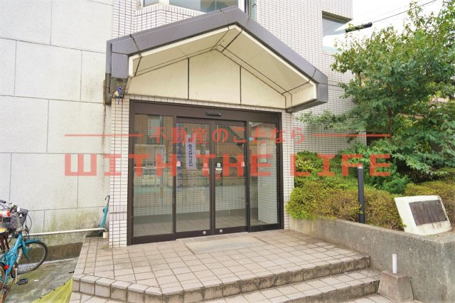 プライマリー花畑駅西【キャッシュバック対象】のエントランス|ゆとりのあるエントランスです