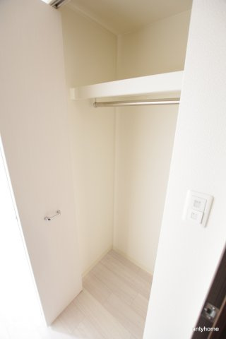セオリー大阪フルール　仲介手数料無料の収納