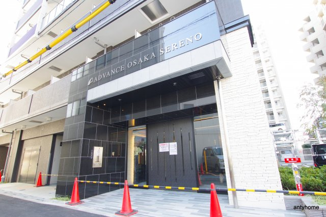 アドバンス大阪セレーノ　仲介手数料無料のエントランス