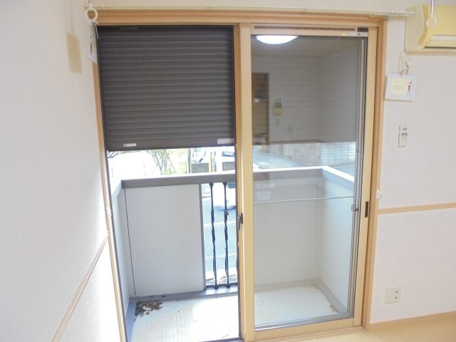 カサベルデの設備|シャッター付きです。