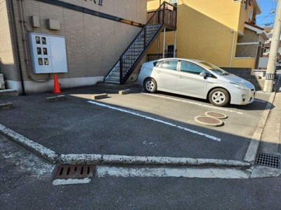 【駐車場】 | シャトレー・ワタナベ2 | 完成写真