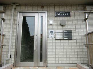 【エントランス】 | 防犯対策に有効なオートロック付きのエントランスです！一人暮らしの方も安心ですね♪