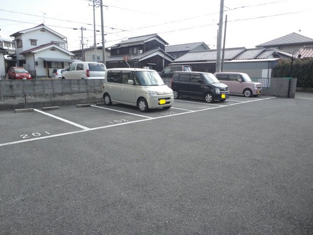 フレグランス今市の駐車場
