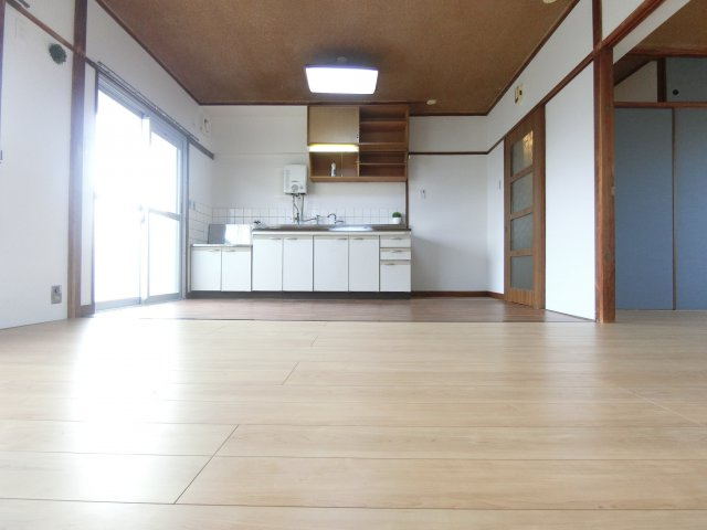 金剛第三住宅215棟の居間・リビング