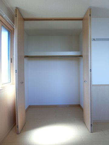 リビングタウン両三柳Ａ棟の収納
