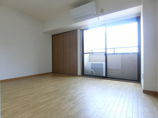 ルミエールＳの居間・リビング|同マンション別部屋写真