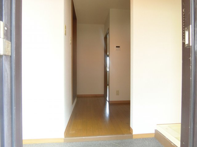 ルミエールＳの玄関|同マンション別部屋写真
