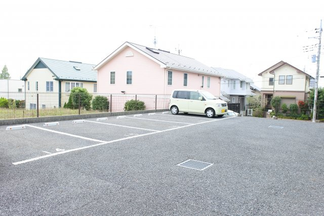 モン・レジーナＣの駐車場