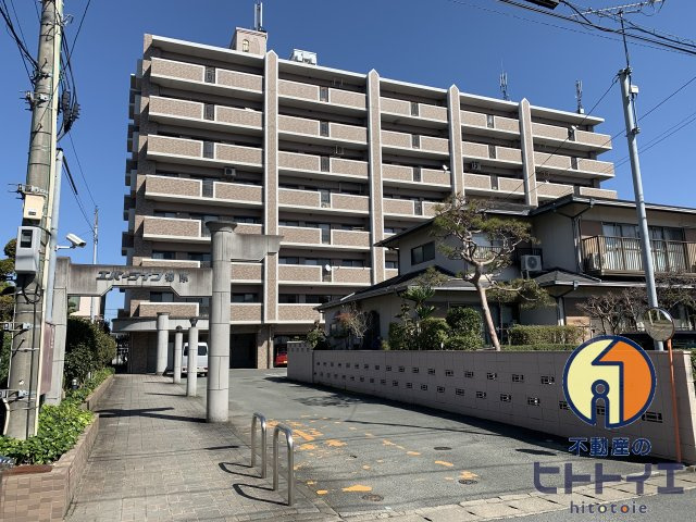 エバーライフ櫛原の外観|８階建ての分譲マンションです。