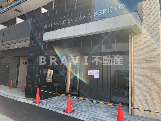 アドバンス大阪セレーノ　BRAVI不動産のエントランス|【アドバンス大阪セレーノ】ゆとりのあるエントランスです
