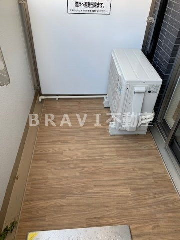 アドバンス大阪セレーノ　BRAVI不動産のバルコニー|【アドバンス大阪セレーノ】外からの目が気にならないバルコニーで洗濯物が干せます
