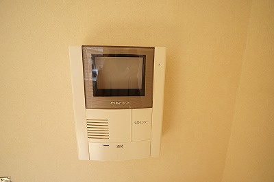 【設備】 | ピースシャトー | モニター付インターホン（写真は102）