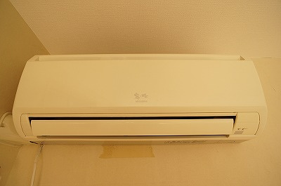【設備】 | ピースシャトー | エアコン（写真は102）