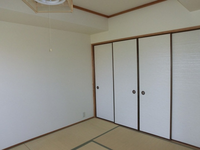 【和室】 | ピュアハイツ観音寺Ⅱ | 反転タイプの画像です